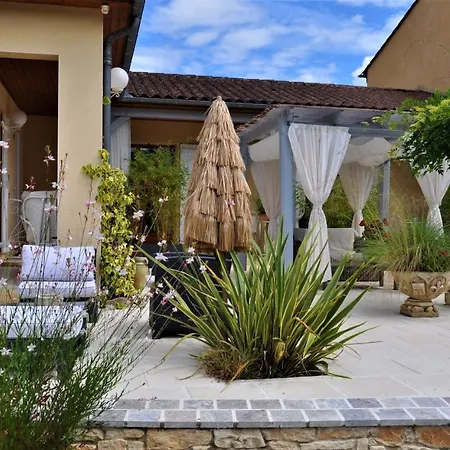 Bed & Breakfast Les Pigeonnes 2*