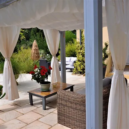 Les Pigeonnes Bed & Breakfast