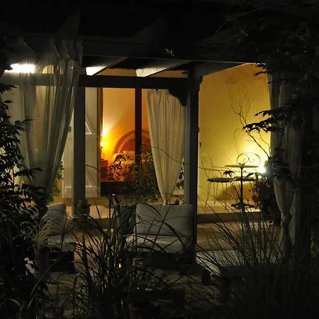 Les Pigeonnes Bed & Breakfast 2*