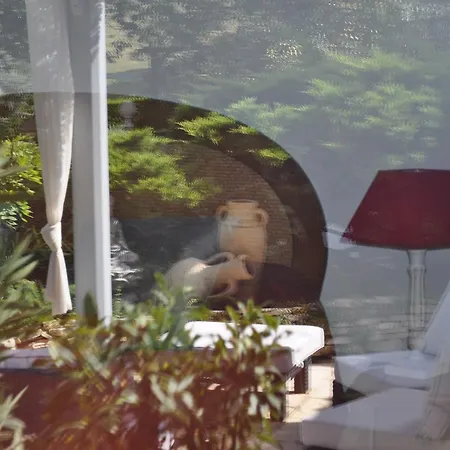 Les Pigeonnes Bed & Breakfast