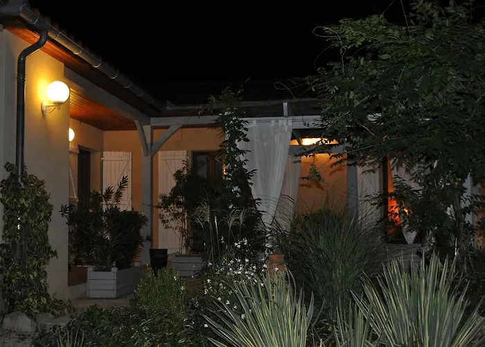 Oda ve Kahvaltı Les Pigeonnes 3*